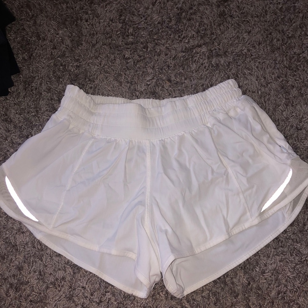Lululemon Hotty Hot Low Rise Short 2.5”